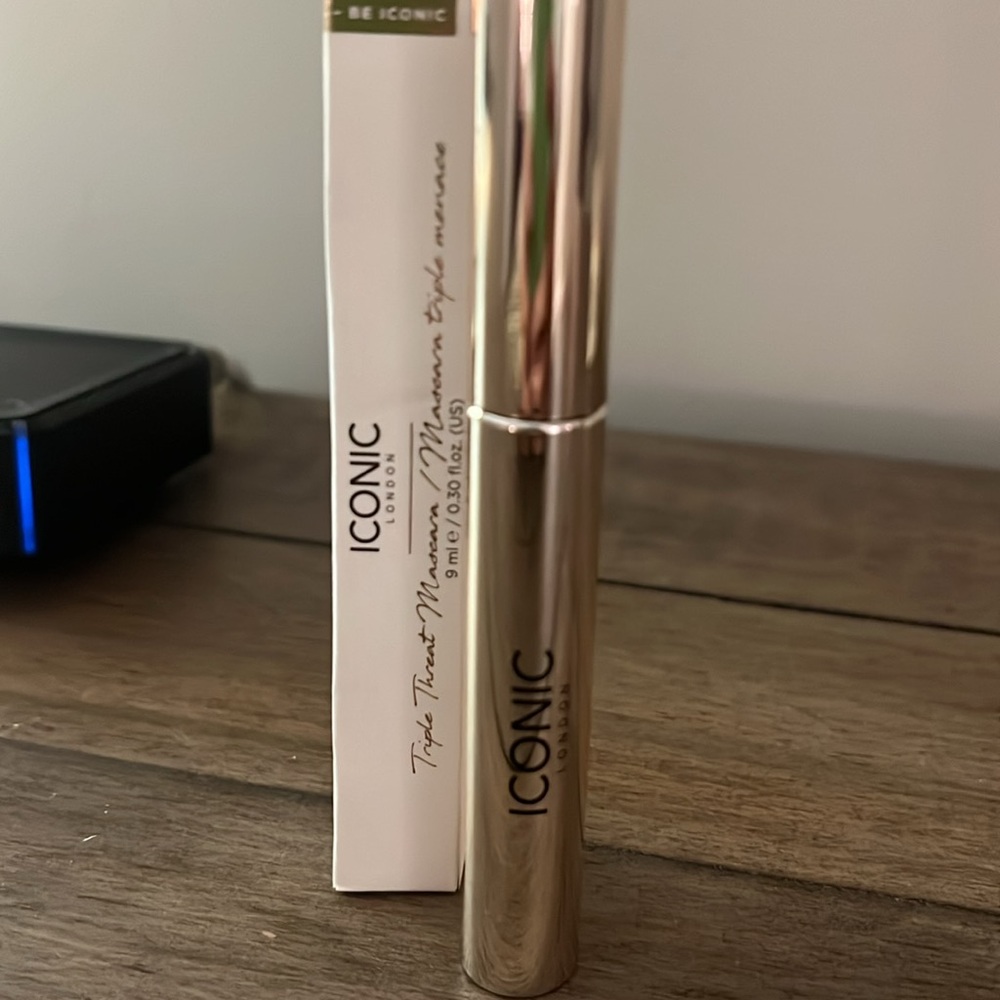 New Iconic Triple Threat Mascara - Picture 2 of 2
